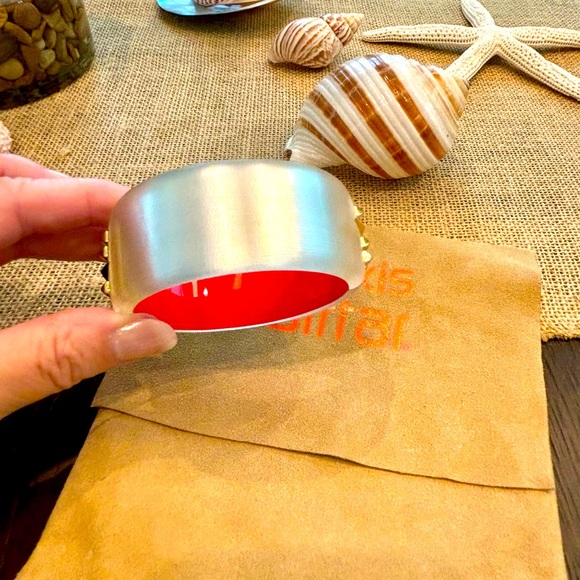 Alexis Bittar carved lucite hinged bracelet NEW - Picture 2 of 3